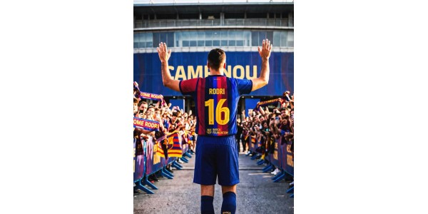 Rodri se quitó la camiseta del Manchester City y recibió la del Barcelona con el número 16.
